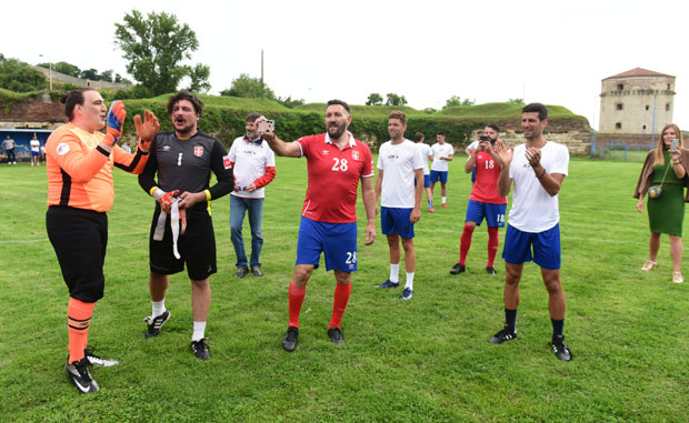 Кад спортисти и познате личности заиграју фудбал: Ноле, Тим, Зверев, Саво, Радојичић, Нигор играју, Гаги Јовановић тренер (ФОТО/ВИДЕО)