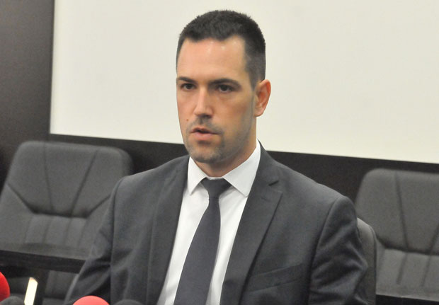 Срамно је уперити оружје у потомке: Градоначелник Краљева осудио напад на децу председника Србије