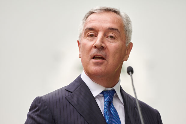 ИЗМЕЂУ БОГА И МИЛА НАРОД ЈЕ ИЗАБРАО БОГА!