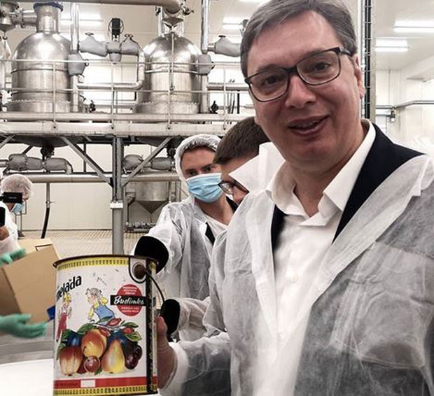 Вучић на Инстаграму ставио фотографију са симболом некадашње фабрике Будимка