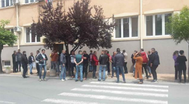 Хаос у Брусу: Мештани блокирали општину због изградње гондоле Брзеће-Копаоник, председник и његов помоћник у свађи због рокова