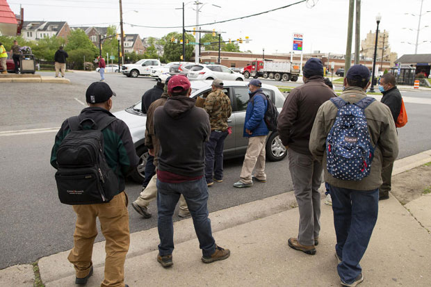 Амерички сан постао НОЋНА МОРА: За три месеца ове године, у САД без посла остало 44 милиона људи, док су богаташи у плусу 637 милијарди $
