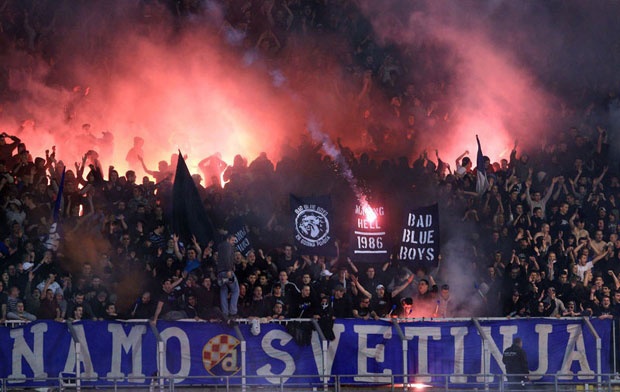 Загреб црвени због простачког транспарента, БББ се извињавају и ограђују: Дело пијаних клинаца за сваку осуду