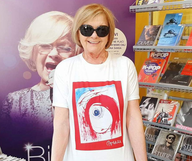 Позната је по гласу, а мало ко зна за још један њен таленат: Репродукција слике Бисере Велетанлић на мајици