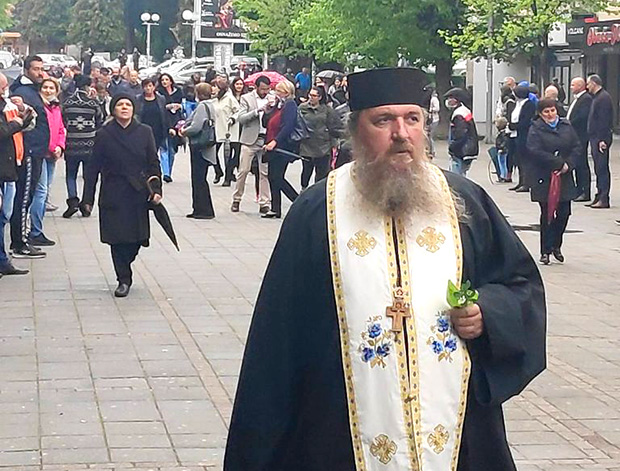 Почела ХАПШЕЊА СВЕШТЕНИКА у Црној Гори! Амфилохије: Рекао сам инспектору НЕКА МЕНЕ ХАПСИ (ФОТО/ВИДЕО)