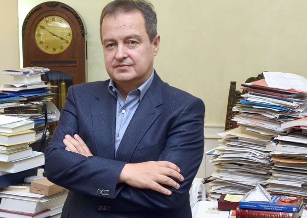 Шпијунка: Ивица Дачић добио пасош мини Југе