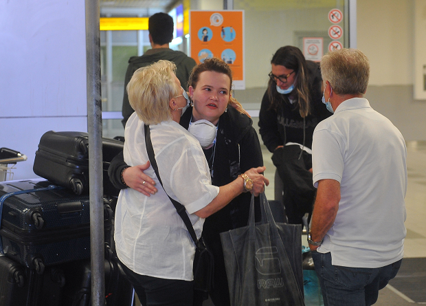 Радили на броду, због короне ишли од Азије до Европе, на копну нису били 100 дана: Седморо Срба се после шест месеци вратило кући (ФОТО)