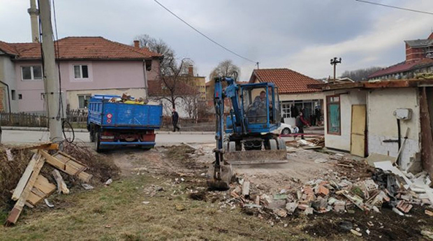 Уклоњена 24 привремена објекта у Пљевљима (ФОТО)