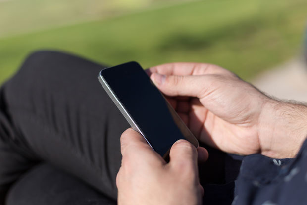 Мојковчанину експлодирала батерија мобилног у руци