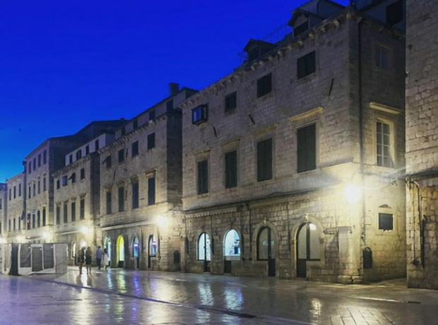 Пуст Дубровник не памте ни најстарији мештани, Страдун сабласан (ФОТО)