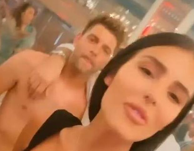 Анастасија лудовала с тенисерима: Честитала Цеци рођендан, па отиша у ноћни провод