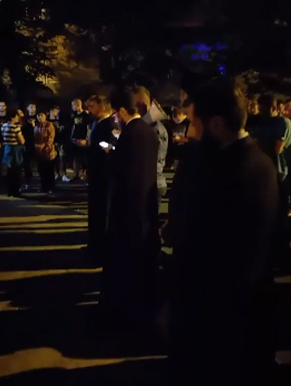 Више десетина свештеника испред Центра за безбедност у Подгорици: Подршка утамниченој браћи, служи се молебан 