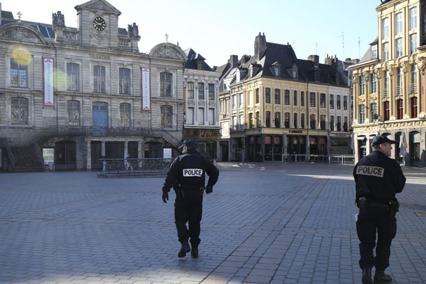 Тужбе пљуште због короне: Епидемија у Француској ће добити и судски епилог