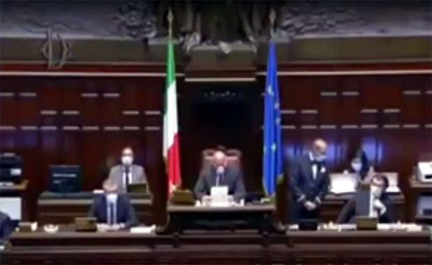 ЦЕО ГОВОР са преводом на СРПСКИ италијанске посланице, која је изнела ЈЕЗИВЕ ОПТУЖБЕ на рачун Гејтса: Стерилише МИЛИОНЕ ЖЕНА и претвара ЉУДЕ У РОБОВЕ (ВИДЕО) 