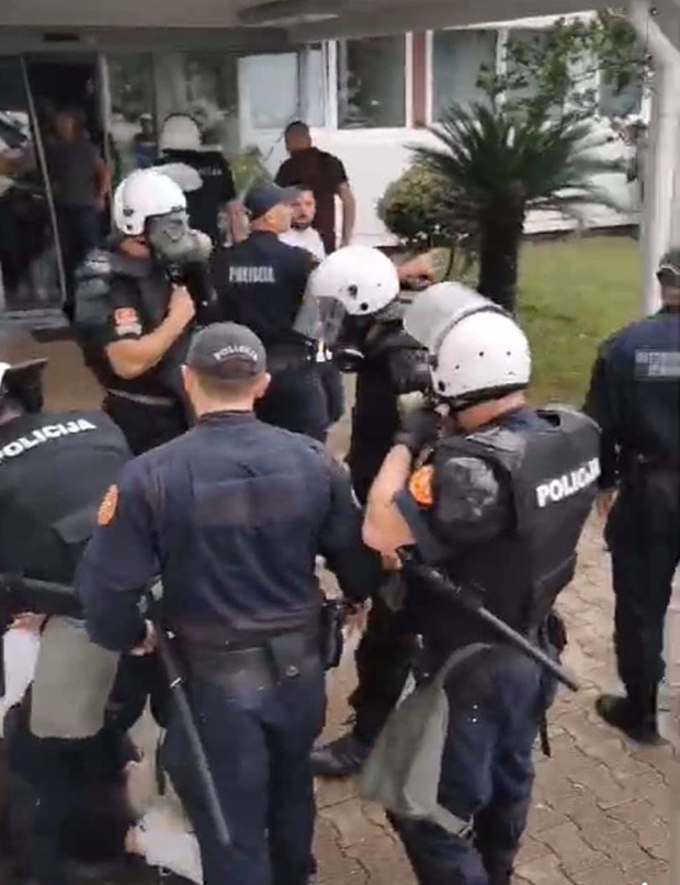 Апел поводом драматичних догађаја у Будви: Позив ЕУ да СНАЖНО УПОЗОРИ Мила и Душка!