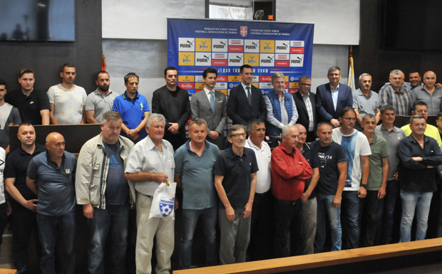 ФСС мисли на све: Аматерски клубови у Краљеву добили спортску опрему