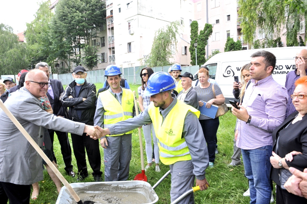 Весић положио камен темељац за нов вртић на Бежанијској коси