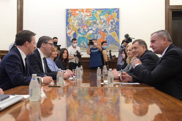 Вучић се састао са Додиком на Андрићевом венцу