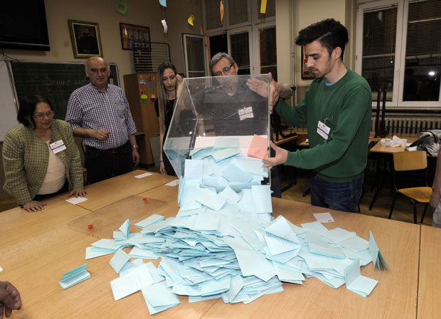 Гласови стижу из 19 земаља: Биће отворена 42 биралишта по свету