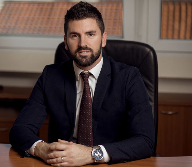 Полицајци су га давили као Флојда у САД: Док су ми ногу држали на врату, осећао сам се као борац за правду