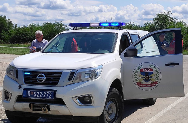 НОВОСТИ НА ЛИЦУ МЕСТА: Блокиран мост на Бегеју, из реке извађен пун џак неексплодираних БОМБИ, стигли деминери (ВИДЕО)