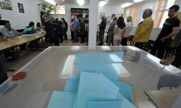 Зашто су грађани добијали више обавештења за учествовање на гласању? Колико избора - толико позива
