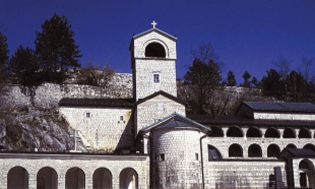 Неистинама правдају акције против цркве: Митрополија о нападима на СПЦ