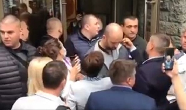 Чланови ДС-а СПРЕЧАВАЈУ Лутовца да измени састав Главног одбора