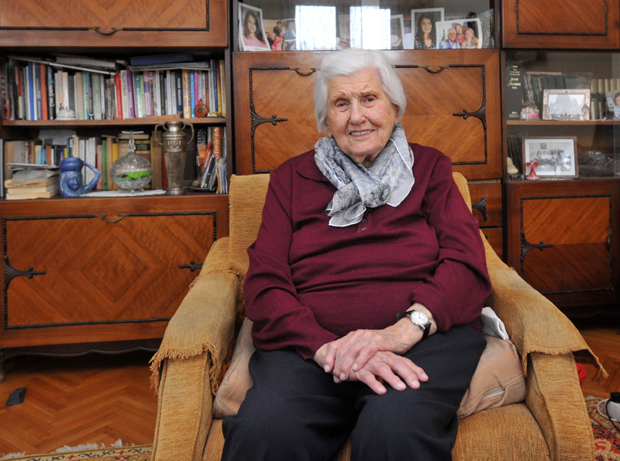 ГЛАСАЛА И НАЈСТАРИЈА СРПКИЊА : Бака Надежда Павловић има 108 година,  данас је испунила своју грађанску дужност (ФОТО)