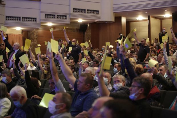 Драматични расцеп демократа: Вида Огњеновић организује изборе у ДС, Лутовчева струја прогласила “победу у одбрани странке”