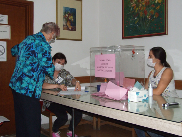 Гласање у Неготину: До 14 часова изашло 30,39 одсто бирача 