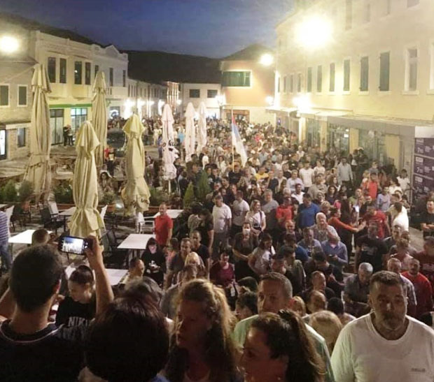 Новљани на литијама као запета пушка:  Нећемо дозволити да нам дају друге епитете. Ово је литија побожних људи