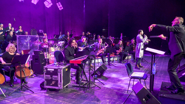 Непролазне мелодије на крову тржног центра: “Рок опера” у петак у Новом Саду