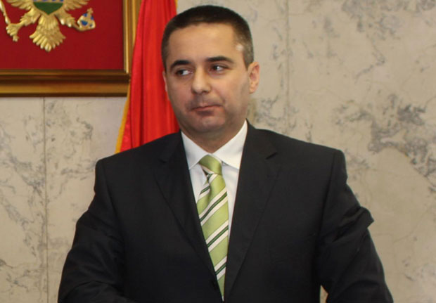 Црква је деведесетих година у једној руци држала крст а у другој митраљез: Сраман коментар директора полиције Црне Горе