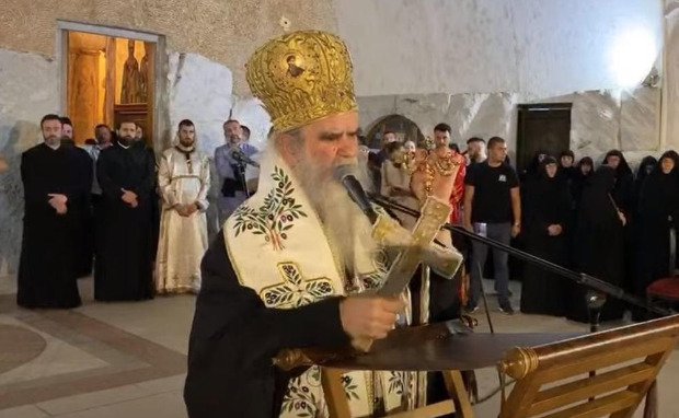 Митрополит Амфилохије поручио након литије у Подгорици: Глас Божији ОДЈЕКУЈЕ ЦРНОМ ГОРОМ, не дамо светиње! (ВИДЕО)