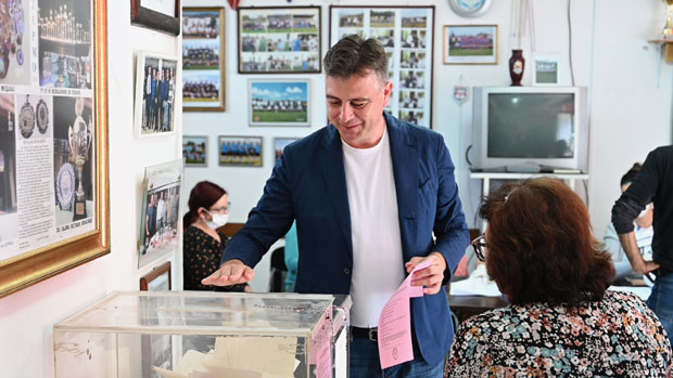 Васићева пета победа: СНС и у Пироту освојила већину