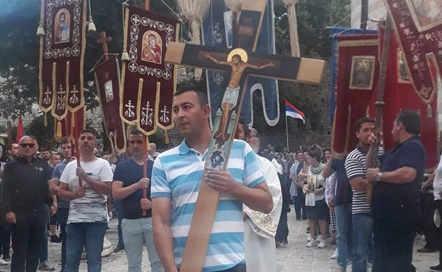 Полицајцу са будванске литије прекинут радни однос: Вуковић остао доследан и веран цркви