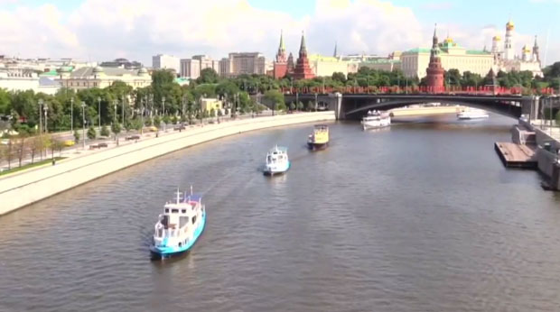 Отварање водног саобраћаја: Парада бродова у Москви (ВИДЕО)