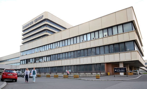 Вода продрла у Клинички центар: ПОПЛАВЉЕНА ДВА ОДЕЉЕЊА, пацијенте премештају на друга