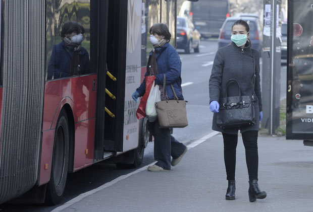 НОВЕ МЕРЕ У СРБИЈИ: Маске ОБАВЕЗНЕ у превозу, препоручује се дистанца од МЕТАР И ПО