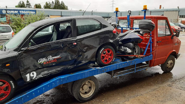 ТРАГЕДИЈА У ЗАЈЕЧАРУ: Мушкарци скутером ударили у аутомобил, преминули у болници