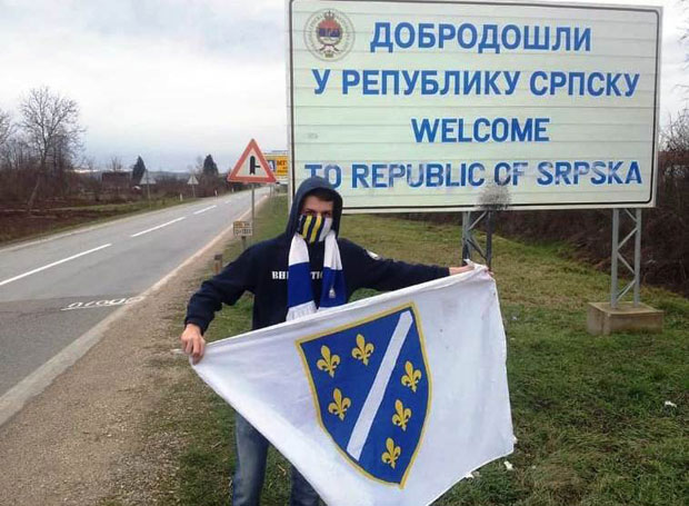 У Вукосављу фотографија са Фејсбука изазвала узнемирење грађана: Ратна застава армије БиХ НИЈЕ ДОБРОДОШЛА у Српској