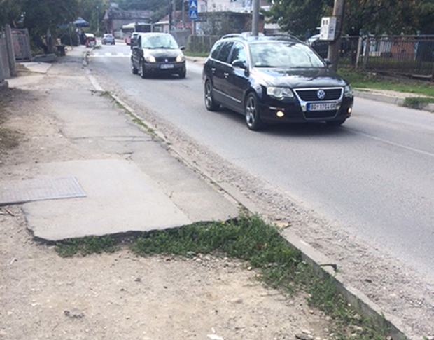 Главна улица ничија брига: Житељи Калуђерице се муче са рупама