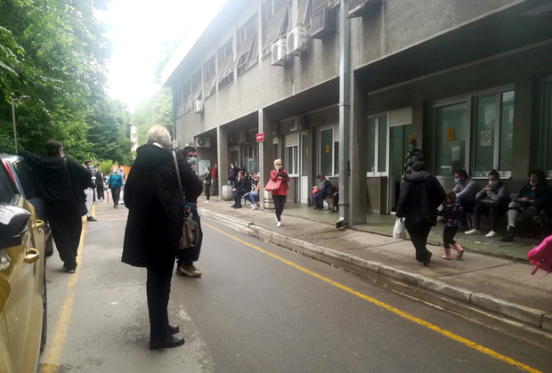 Непотребно прослеђују све пацијенте на Инфективну: Домови здравља слаба карика у борби против епидемије