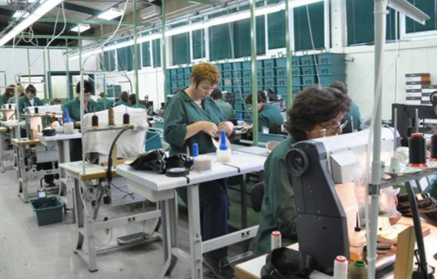 Раднице остављене на цедилу: Суботичка фабрика не нуди решење
