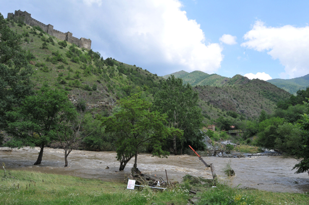 Набујали Ибар однео мост у Магличу (ФОТО/ВИДЕО)