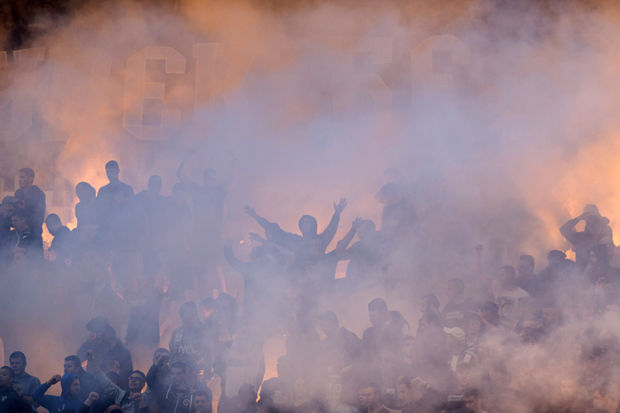 Рат навијача Партизана пред финале Купа: Уништена застава Јањичара (ФОТО/ВИДЕО)