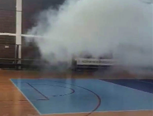 Полиција у Будви убацила сузавац и у салу где су ДЕЦА ИГРАЛА КОШАРКУ (ВИДЕО)