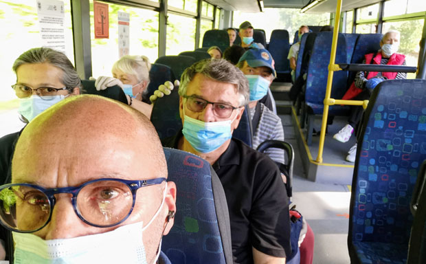 Штаб за ванредне ситуације донео мере заштите у превозу: Маске обавезне, али казни - нема