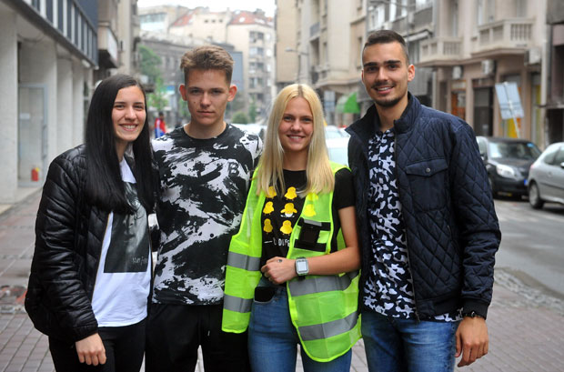 Средњошколци изумима помажу инвалидима: Млади Младеновчани олакшавају кретање слепима